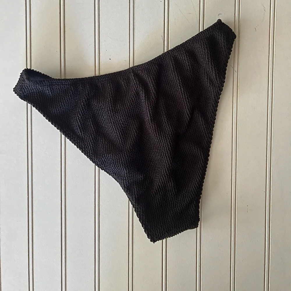 Lulu’s Black Bikini - Picture 2 of 5
